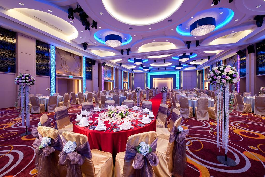 长荣凤凰酒店（礁溪） 外观 照片 A wedding reception at the Grand Ballroom