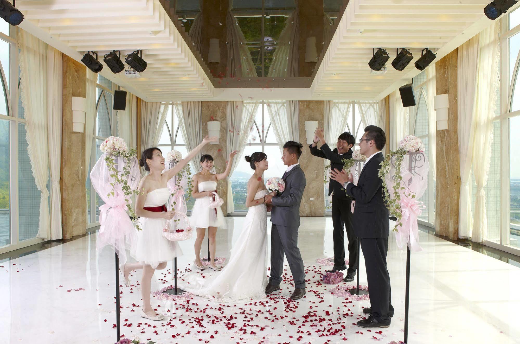 长荣凤凰酒店（礁溪） 外观 照片 A wedding in the Sky Chapel